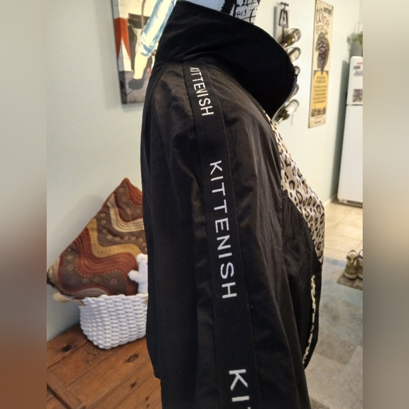 Kittenish Crop pullover jacket - Picture 2 of 5